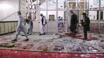 انفجار در بزرگترین مسجد شیعیان مزارشریف ۴۵ کشته برجای گذاشت