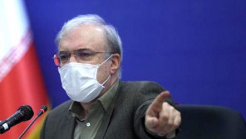 وزیر بهداشت ایران می گوید باید دست و پا ببوسد تا کار انجام شود