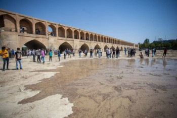 اصفهان با شیب بسیار زیاد در حال رفتن به سمت عدم زیست‌پذیری است 