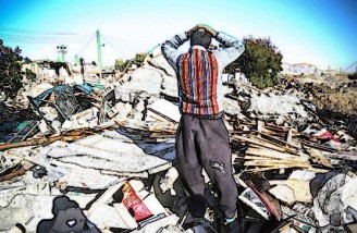 ۶۰ درصد زلزله‌زدگان هنوز در چادر زندگی می‌کنند