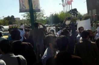 تجمع دوباره بازنشستگان کشوری در مقابل مجلس ایران
